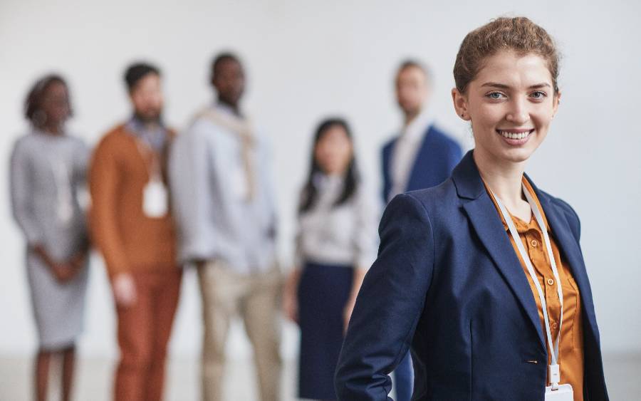 ¿Es posible para los jóvenes profesionales ahorrar o invertir?